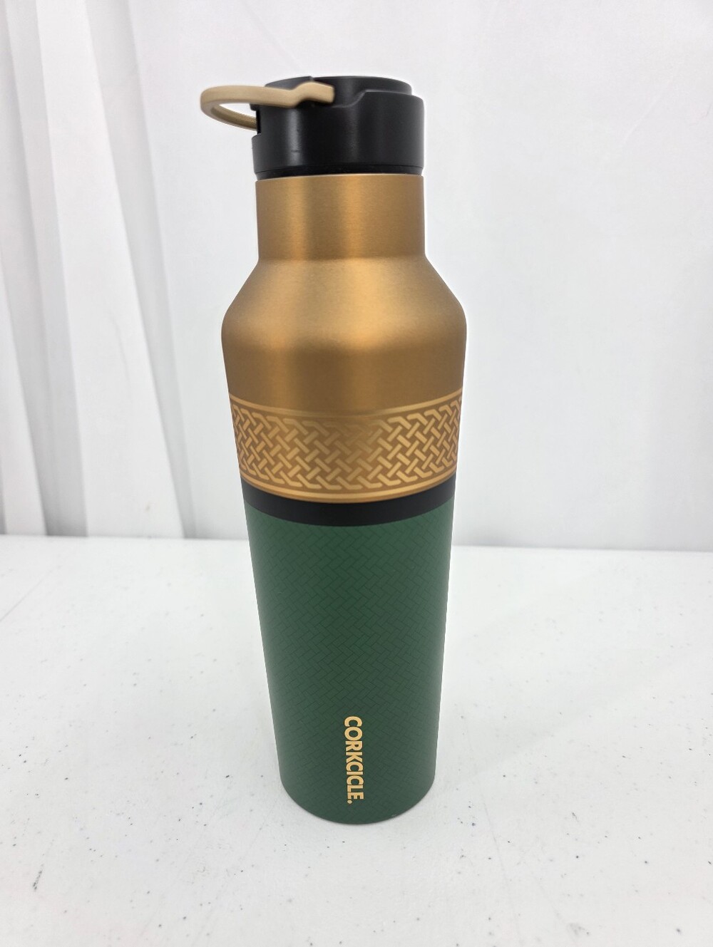 Corkcicle Marvel Loki 20 Oz. Canteen Green Gold MVL2020L-L. In good condition.